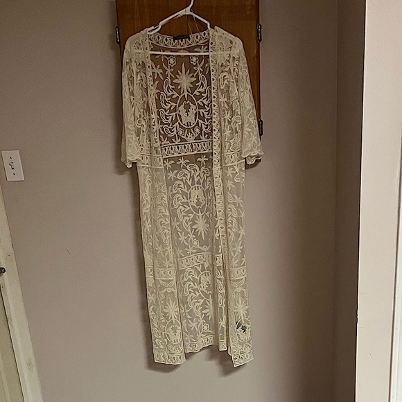 Suzy Shier Cream Lacey Long Tunic/Shrug/Cardigan - Picture 1 of 7